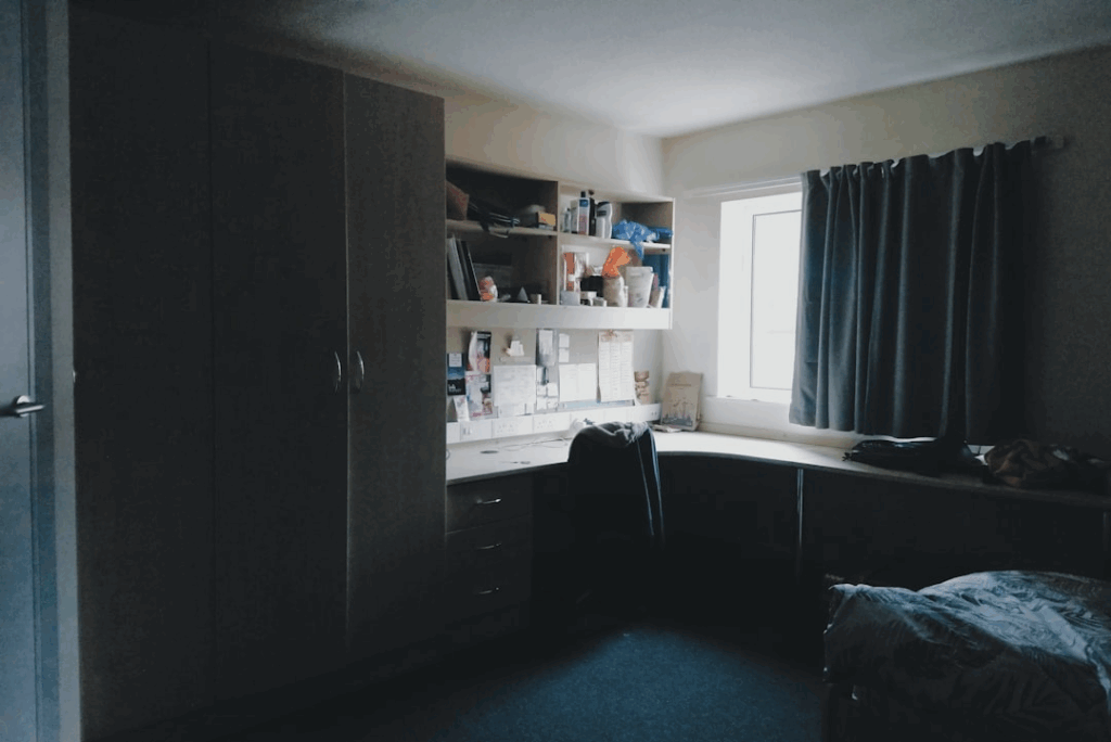 Small Space Mastery: Maximizing Your UK Student Room